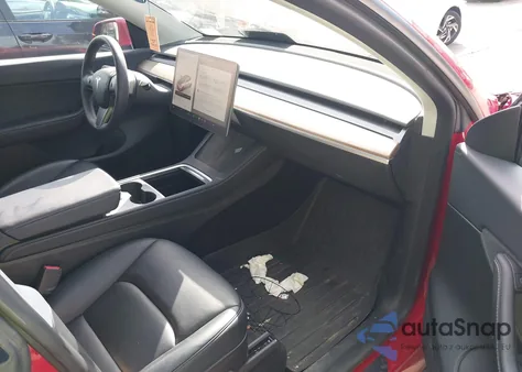 2022 Tesla Model Y Performance Dual Motor All-Wheel Drive z USA, uszkodzony, nr VIN 7SAYGDEF0NF446034